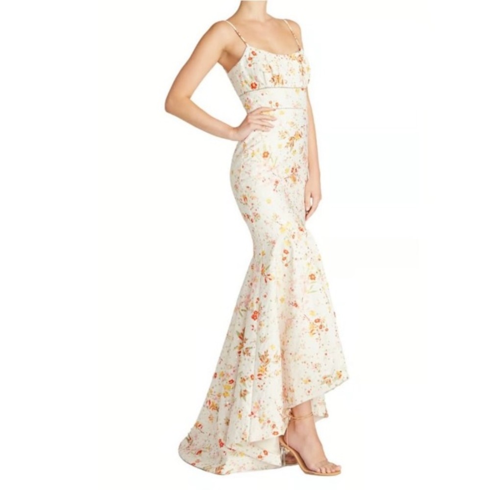 NWOT MONIQUE LHUILLIER
Wildflower Jacquard Mermaid Gown
In Ecru Sz 4.
